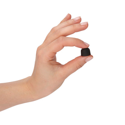 Kézben tartott astaxanthin gumivitamin – a méret érzékeltetése
