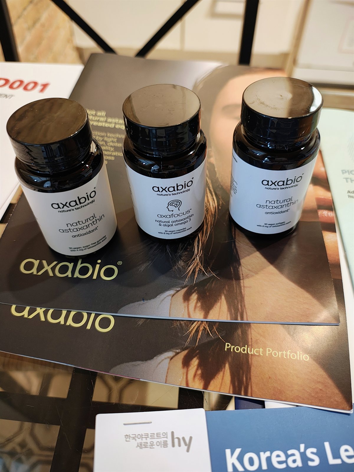 Az axabio Product Portfolio katalógusa a barcelonai standról